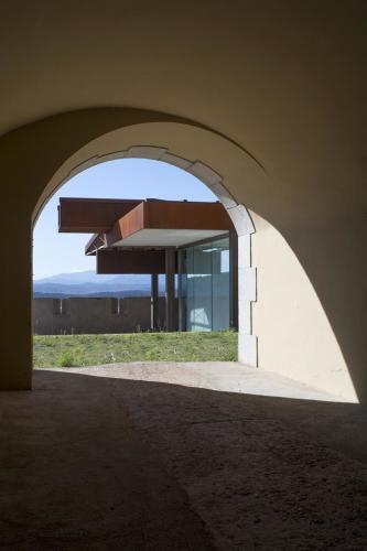 030-contemporary-arts-center-and-hotel-at-the-former-xixth-century-fortres-of-sant-julia-de-ramis-girona-by-fuses-viader-arquitectes-960x1440