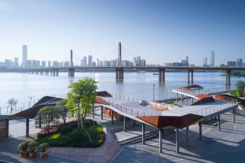 21-Changsha-Xiang-River-West-Bank-Commercial-Tourism-Landscape-Zone-China-by-GVL-960x640